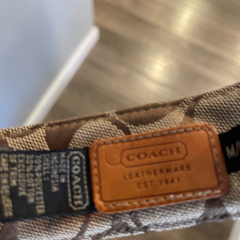 Coach Visor authentic.